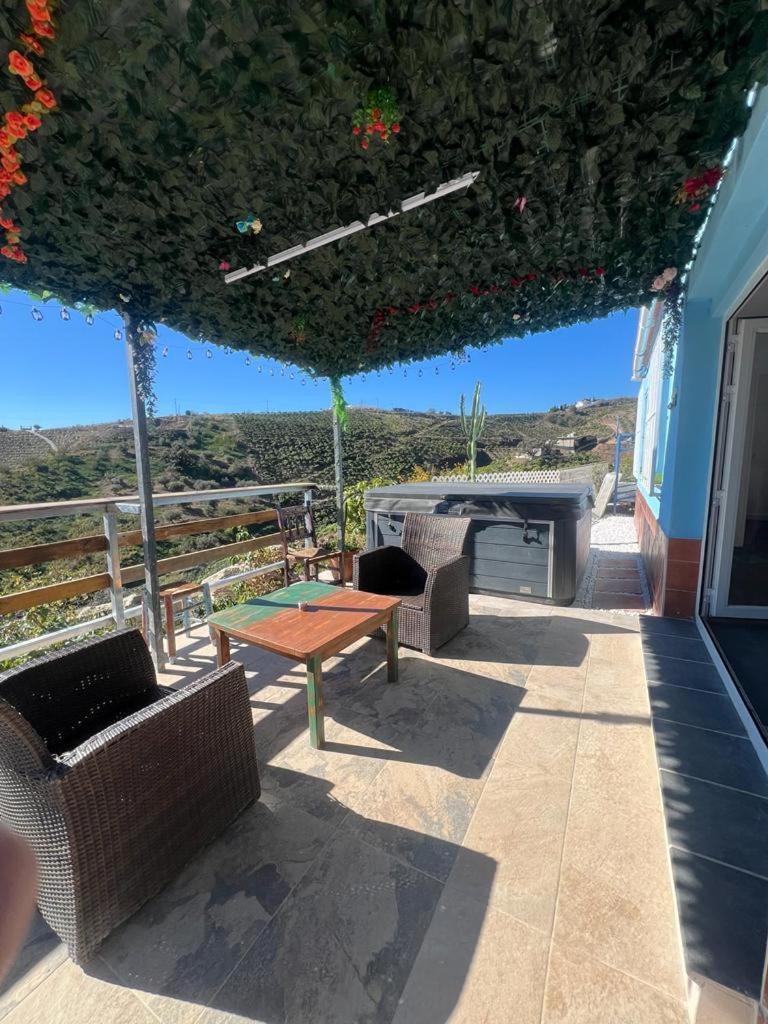Casa Rural Malaga Monkey Love Con Jacuzzi Iznate ภายนอก รูปภาพ